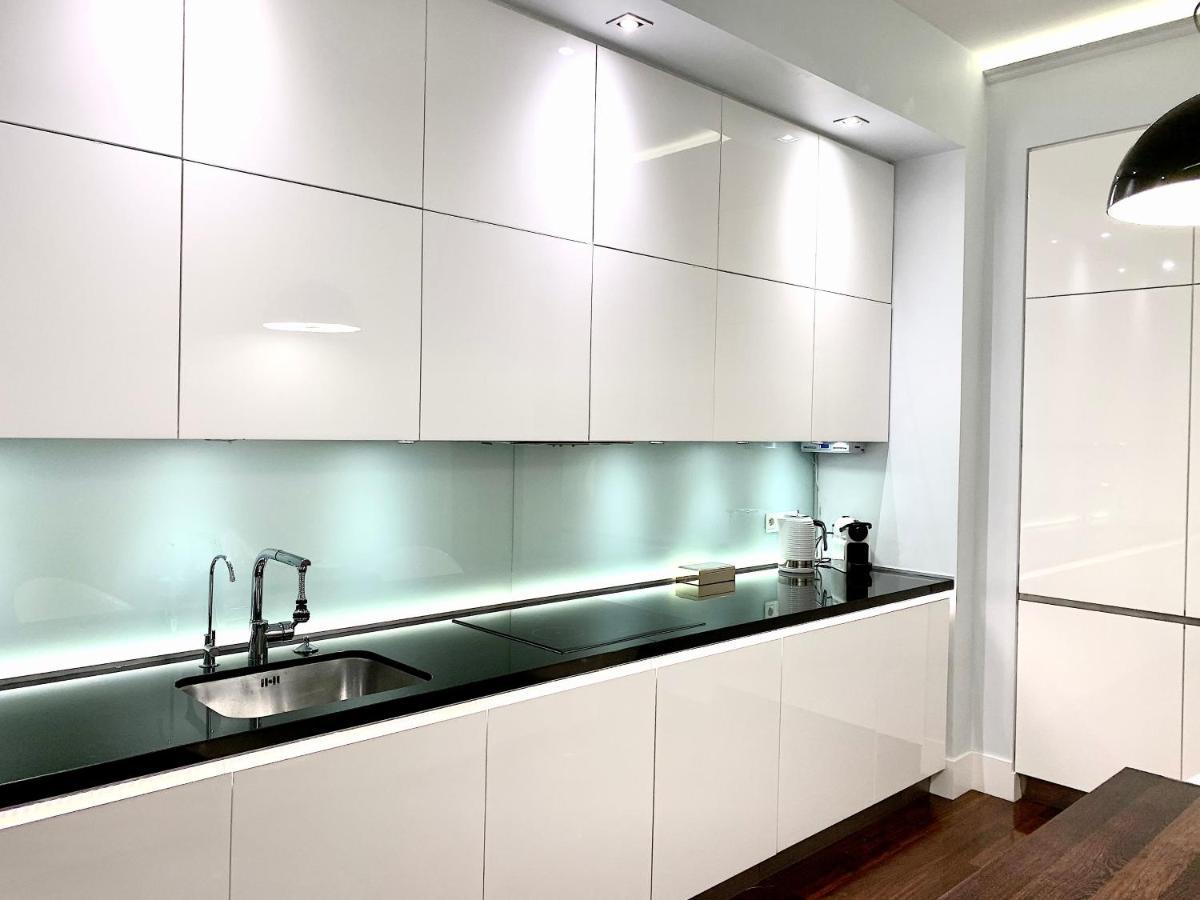 Luxury Suites & Apartments Mondrian Market Square II Варшава Экстерьер фото