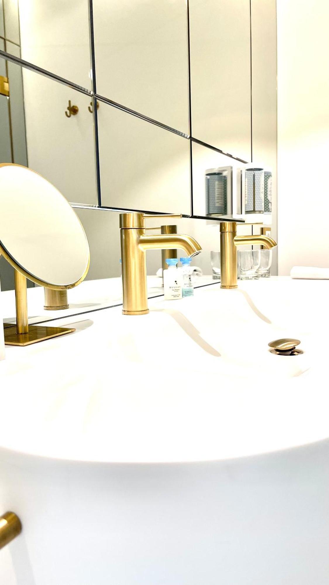 Luxury Suites & Apartments Mondrian Market Square II Варшава Номер фото