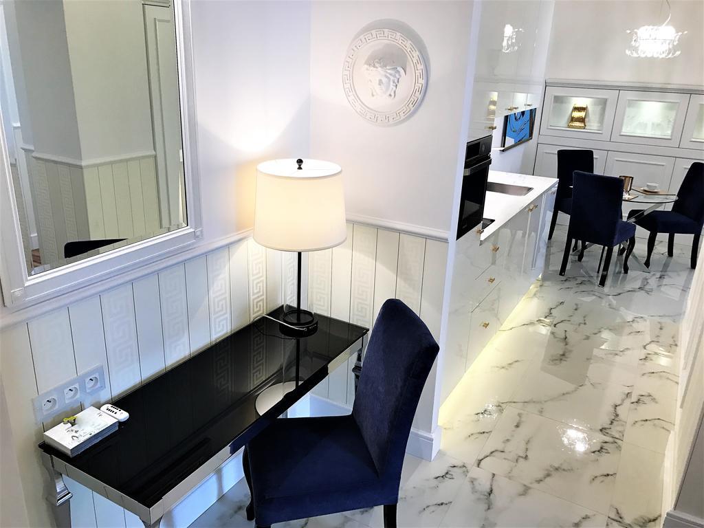 Luxury Suites & Apartments Mondrian Market Square II Варшава Экстерьер фото